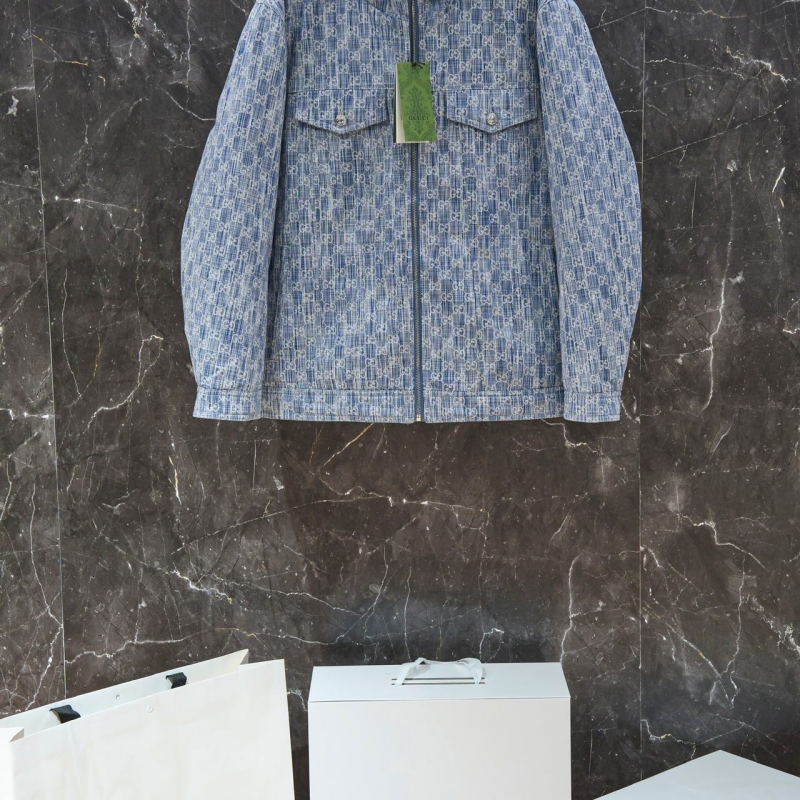 G*u*i down coat